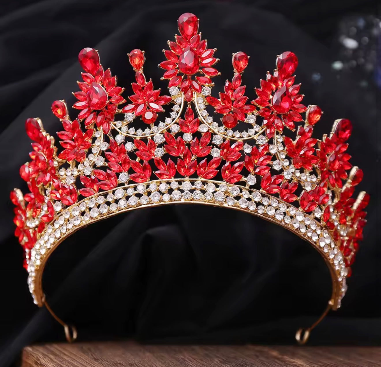 LC26088 | Red Gold Crown V