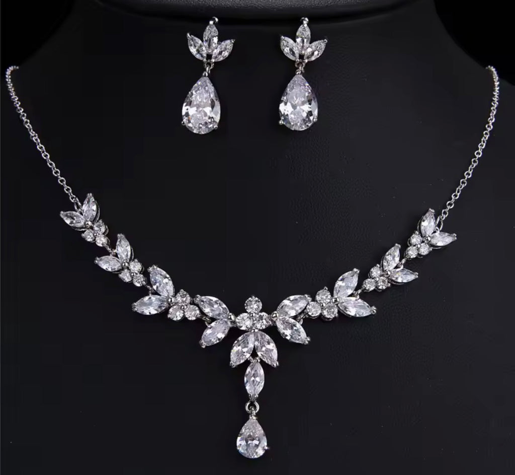 LC21131 | Zirconia Silver Set