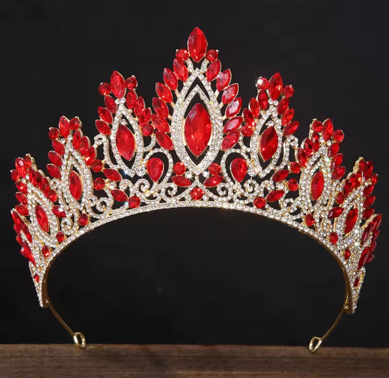 LC26077| Red Gold Crown III