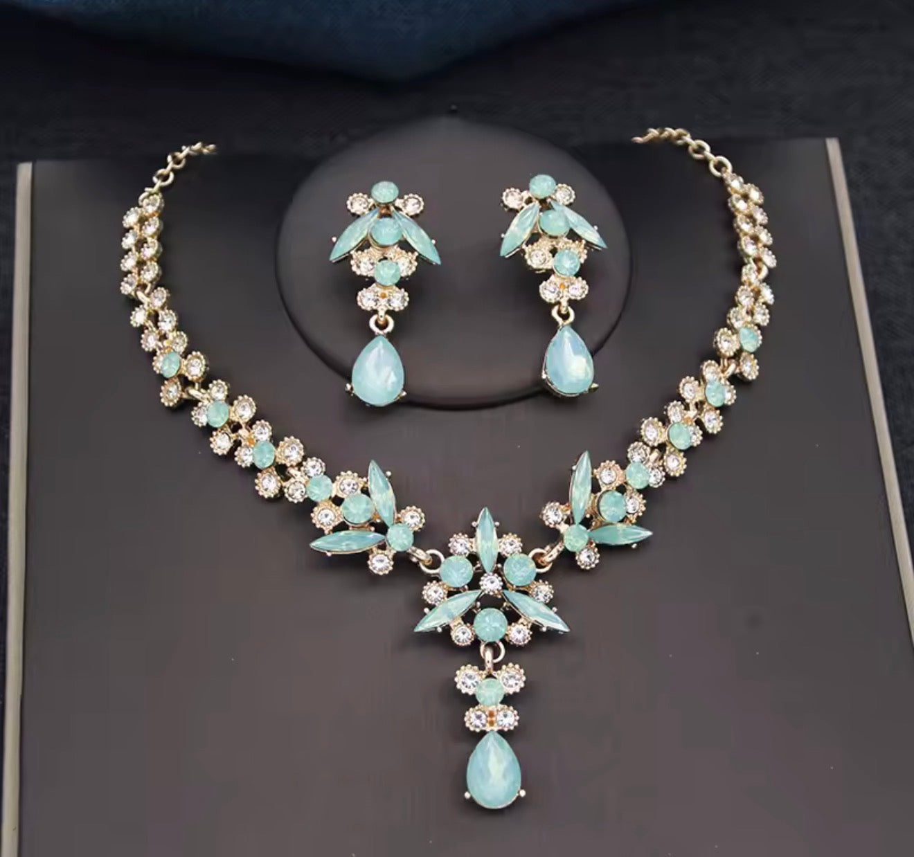 LC21120 | Sage Gold Jewelry Set