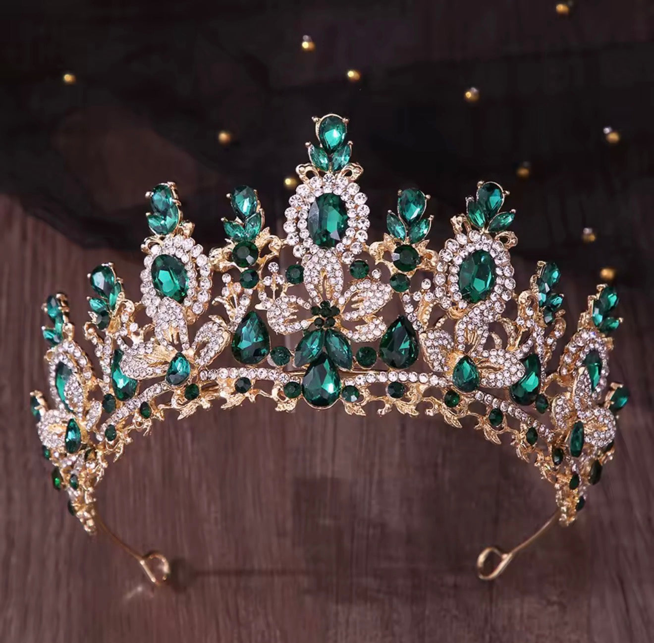LC26037 | EMERALD GREEN GOLD