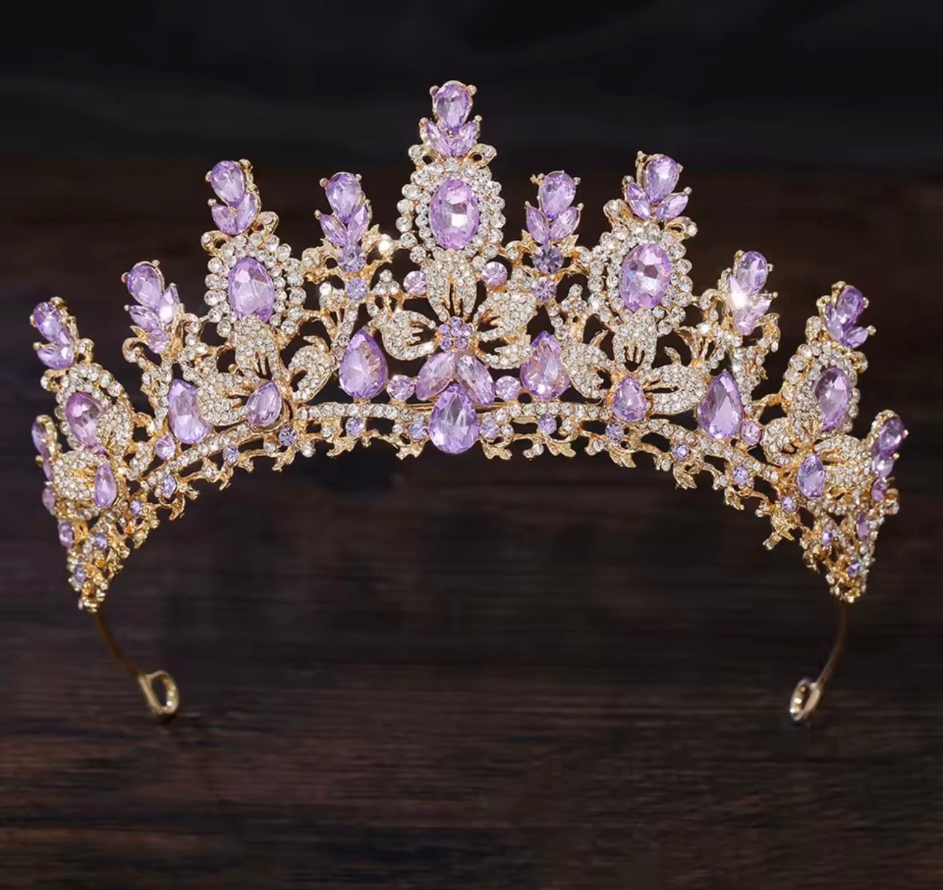 LC26085 | Lilac Gold Crown III