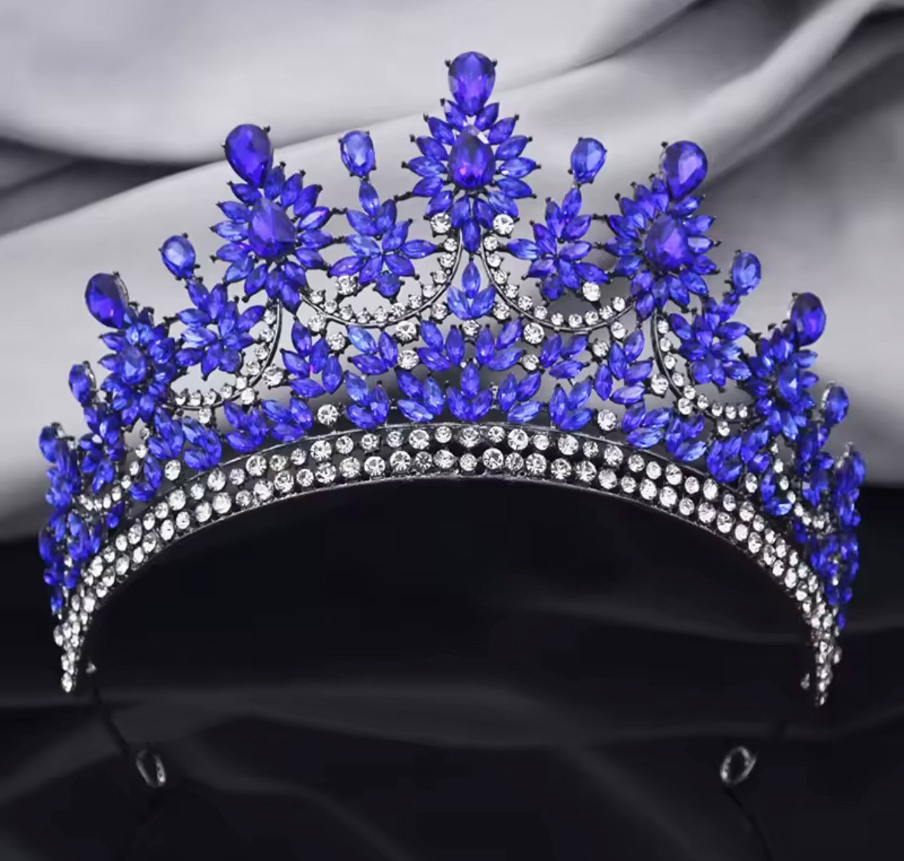 LC26087 | Navy Blue Crown III