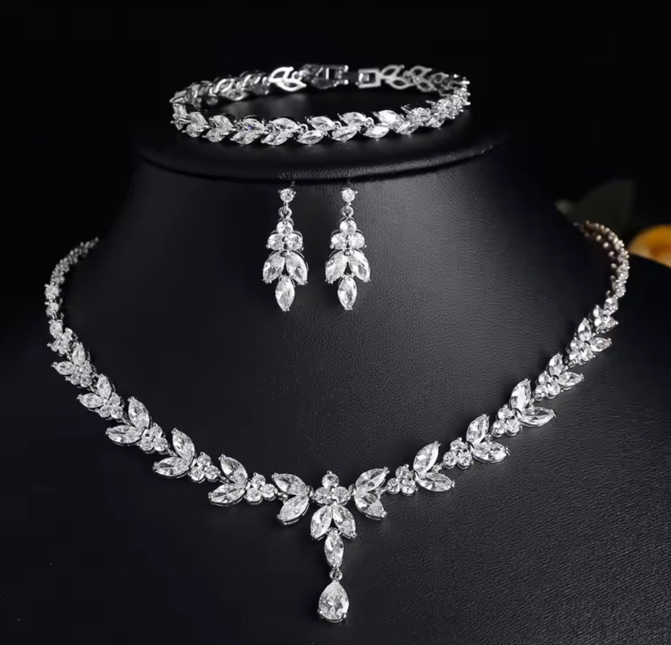 LC21133| Silver Zirconia Jewelry Set