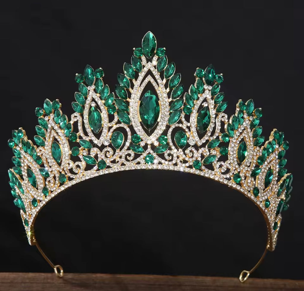 LC26092 | Emerald Gold Crown IIII