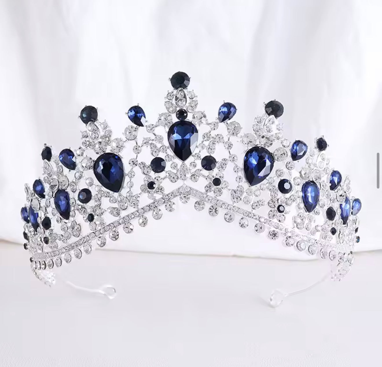 LC26067 | Navy Blue Silver V