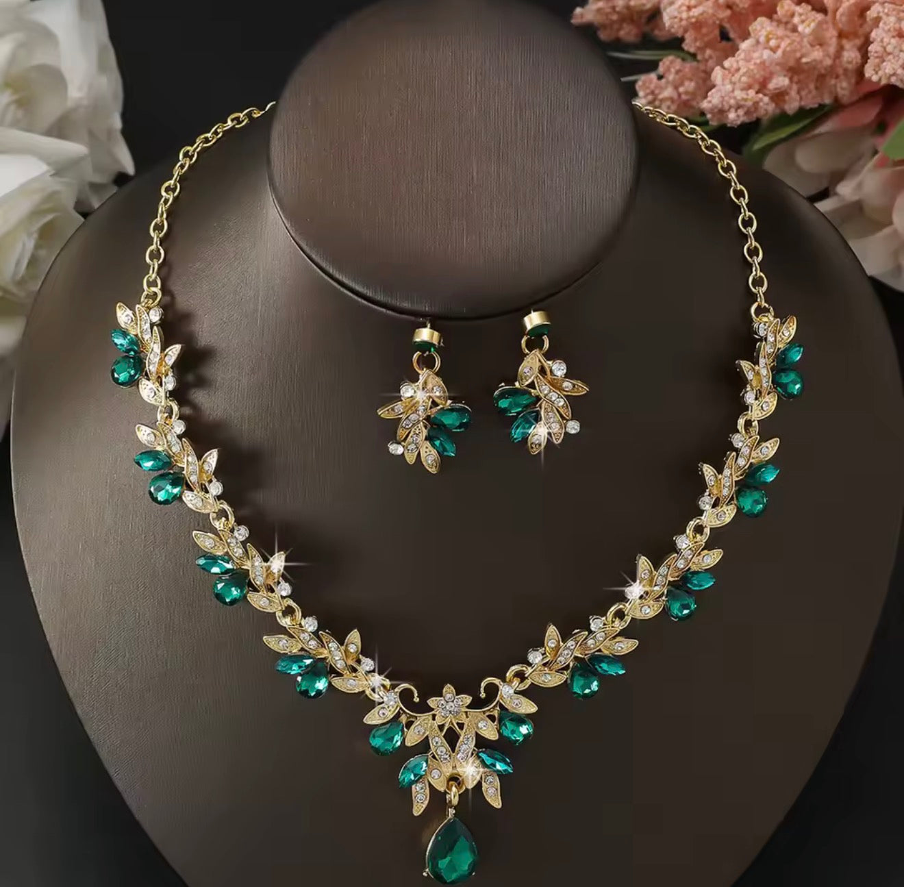 LC21126 | Green & Gold Jewelry Set
